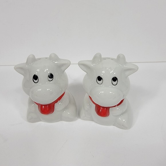 Unbranded Set of Cow Salt and Pepper Shakers with Box - Picture 2 of 6